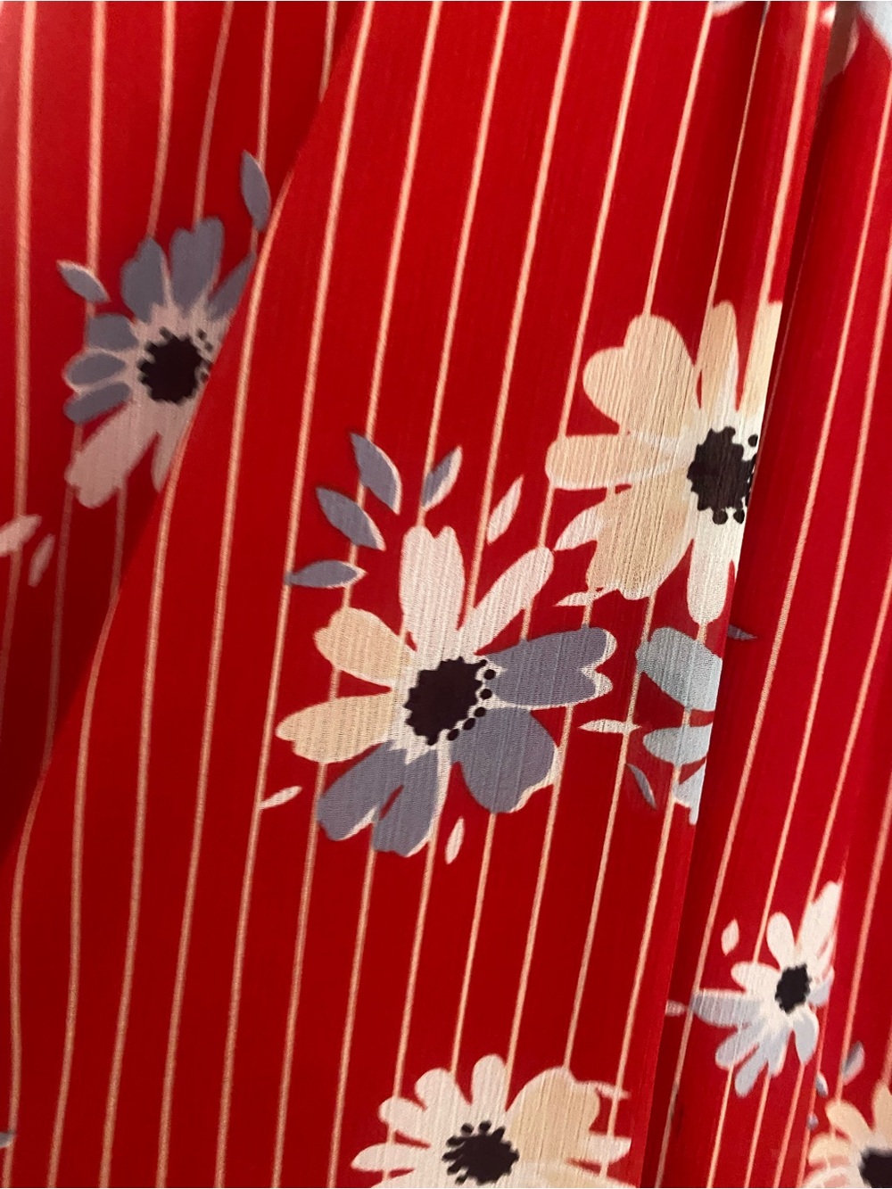 Madewell Scalloped Flutter-Sleeve Midi Dress in Daisy Society Red Floral - Picture 6 of 7